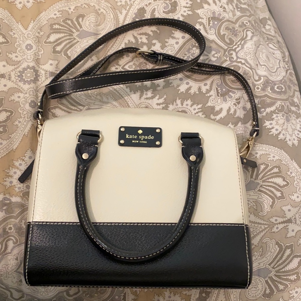 Black and white Kate spade large purse with removable crossbody straps